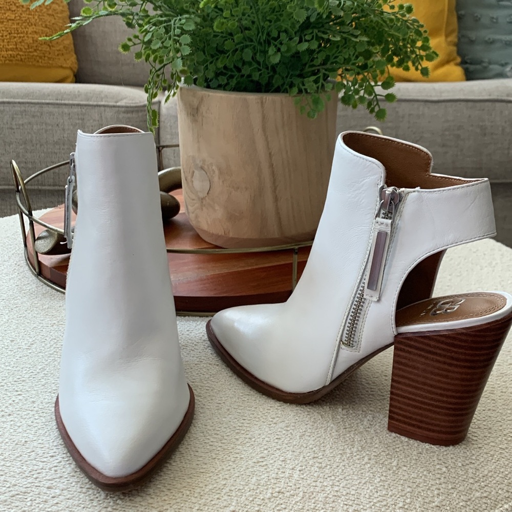 BRAND NEW GIANNI BINI WHITE BOOTIES Women's size 7M